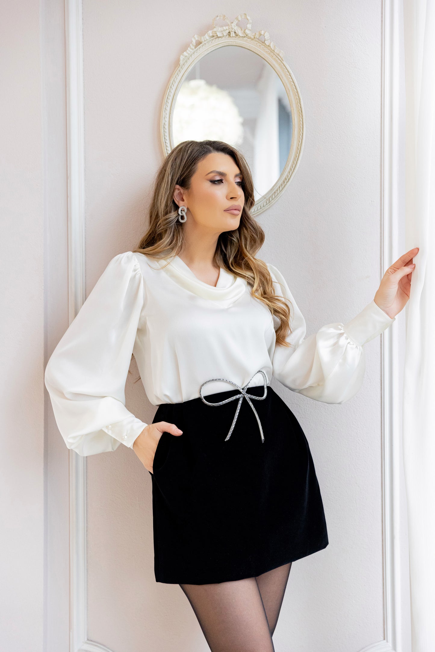 Fusta din catifea cu buzunare.